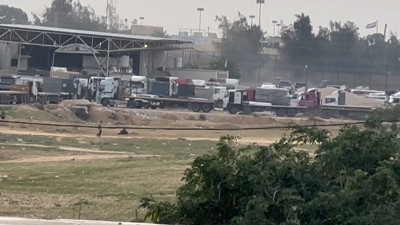 Gazze'ye insani yardım taşıyan tırlar Refah Sınır Kapısı'ndan girdi