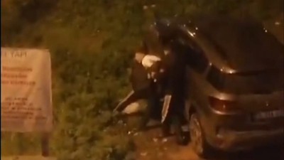 Kartal'da bıçaklı saldırı! Genç grubun saldırısına uğradı... O anlar kamerada