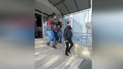 Kız öğrencileri sosyal medya üzerinden şantaj yaptı, gözaltına alındı!