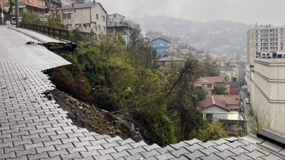Zonguldak'ta hastane yolunda heyelan oldu! Yol kapatıldı