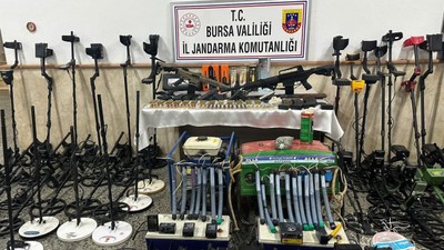 Bursa'da tarihi eser kaçakçısı baba-oğul yakalandı: 46 sikke ele geçirildi