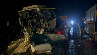 Eskişehir'de 2 tane belediye otobüsü ile karavan çarpıştı: 14 yaralı