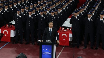 İçişleri Bakanı Ali Yerlikaya 12 bin 76 polisin mezuniyet törenine katıldı! "Herkesin polisi kendi vicdanıdır fakat polis, vicdanı olmayanların karşısındadır"