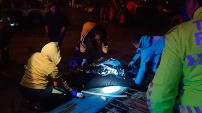 Bolu'da bir otomobil, traktör bayisine girdi: 2 yaralı