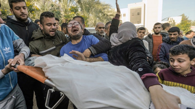 İsrail'in ablukası altındaki Gazze'de can kaybı 17 bin 997'ye yükseldi