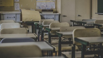 Fransa'da, Müslüman öğrencilerin eğitim gördüğü liseye kamu desteği kesildi