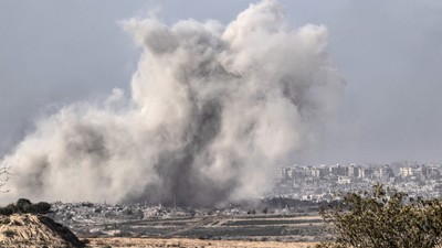 İsrail Gazze'deki Kemal Advan Hastanesini tanklarla kuşattı