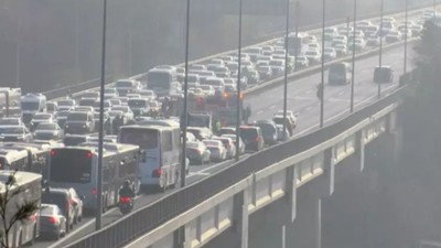 15 Temmuz Şehitler Köprüsü'nde zincirleme kaza meydana geldi! Metrelerce araç kuyruğu oluştu
