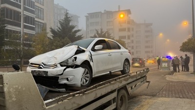Edirne'de yoğun sis etkili olmaya başladı! Trafik kazaları peş peşe gerçekleşti