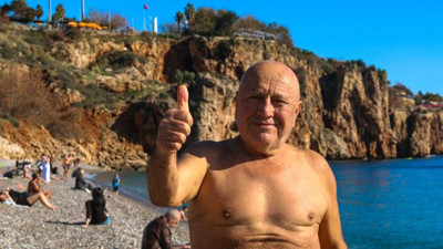 Antalyalılar Aralık ayında denizin tadını çıkardı!