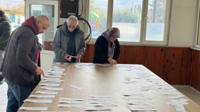 Düzce'de vatandaşlar, köylerinin mahalle olması için referanduma gitti