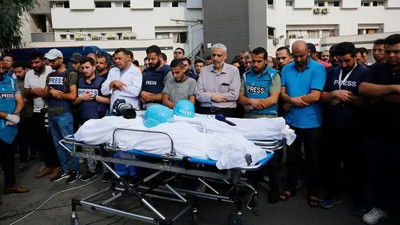 İsrail Gazze'de gazeteci öldürmeye devam ediyor