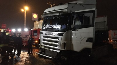 Kocaeli'nde bir adam köfte yerken tırın altında kalarak yaşamını yitirdi