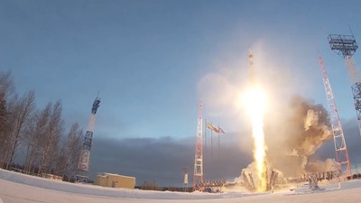 Savaş halindeki Rusya Soyuz-2.1b taşıyıcı roketi gökyüzüne fırlattı