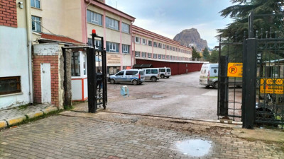 Afyonkarahisar'da bir lise öğrencisi, öğretmenini bıçakladı