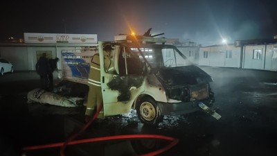 Kamyonet birden alev aldı! Cayır cayır yandı