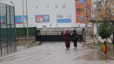 Okul önünde feci kaza! Faciadan kıl payı dönüldü