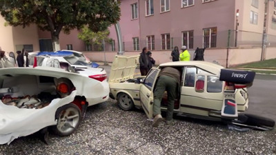 Sakarya'da bir hırsız, çaldığı otomobille polisten kaçarken kaza yaptı