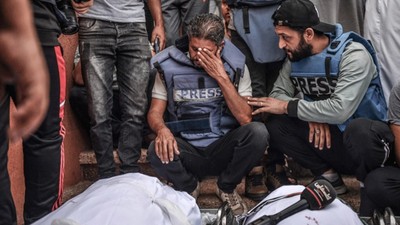İsrail'in Gazze'ye yönelik yaptığı saldırılarda hayatını kaybeden gazetecilerin sayısı 100'e yükseldi