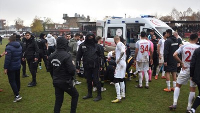 Şanlıurfa'da oynanan amatör mücadelede dili boğazına kaçan futbolcu hastaneye kaldırıldı