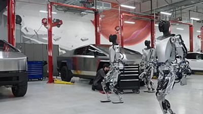 Robot insana karşı! Tesla robotu, mühendise saldırdı: Fabrika kan gölüne döndü