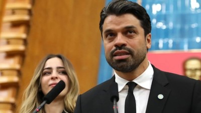 İYİ Parti'nin tandemi de bozuldu! Rozetini Akşener takmıştı: Gökhan Zan İYİ Parti'den istifa etti