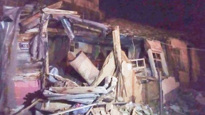 Edirne'de kerpiçten yapılan bir ev çöktü: Yaşlı kadın son anda kurtuldu