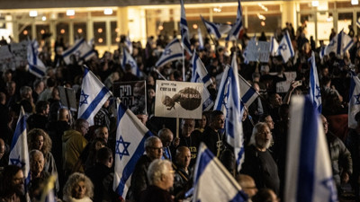 Netanyahu karşıtları Tel Aviv’de erken seçim talebi ile gösteri düzenledi