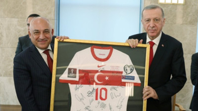 Spor yorumcusu Rıdvan Dilmen, Cumhurbaşkanı Erdoğan ile Mehmet Büyükekşi arasında yaşanan diyalogu anlattı