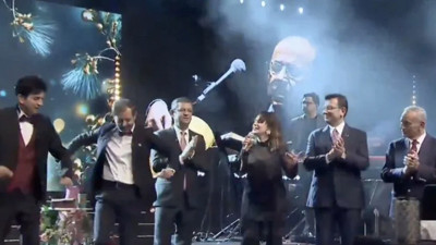 Özgür Özel ve Ekrem İmamoğlu'nun Halk TV ekranlarında coşkulu yılbaşı eğlencesi çok konuşuldu!  Murat Ongun'dan yanıt