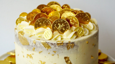 Pastane sahibinden 6 müşterisine yılbaşı sürprizi! Pastaların içine altın koydu