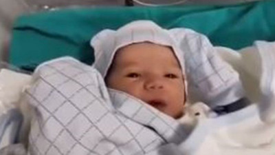 Sağlık Bakanı Fahrettin Koca duyurdu: Yeni yılın ilk bebeği Hatay'da dünyaya geldi