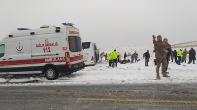 Son Dakika: Kars'ta otobüs kontrolden çıktı! Ölü ve yaralılar var