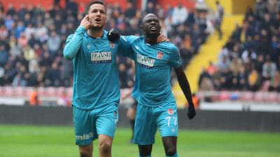 Sivasspor deplasmanda Kayserispor'u yendi! Bülent Uygun'la iyi başlangıç