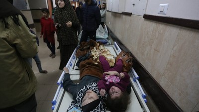 Gazze'de saldırılarına devam eden İsrail 'belirlenen hedefe ulaşamadığını' kabul etti