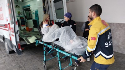 Markete ekmek almaya giderken üzerine 6. kattan halı düşen genç kız hastaneye kaldırıldı