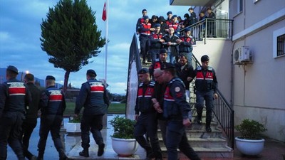 Aydın'da yeşil reçeteli ilaç operasyonu! Doktor, eczacı, sağlık görevlisi... Kimler yok ki! Odası önünde izdiham oluyordu, reçeteyi alan piyasaya sürdü