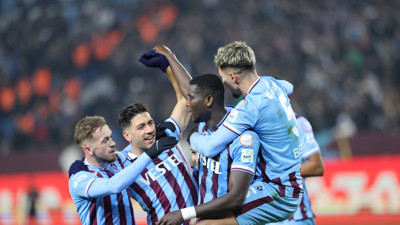 2 duran topla maç çözüldü: Trabzonspor, Karadeniz Derbisi'ni kazandı
