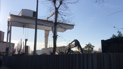 İBB'nin Kaynarca-Tuzla metro çalışmalarında dinamit patladı! Çevredeki binalar zarar gördü