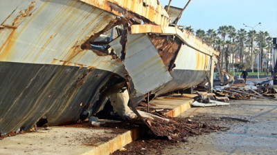 Mersin sahilinde sergilenen tarihi gemi, çürüme sebebiyle kaldırılacak!
