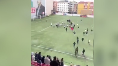 U14 Ligi maçında futbolcular ve teknik direktör darp edildi: O anlar kamerada