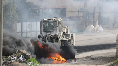 İsrail ordusu, Batı Şeria'nın Tubas kenti yakınlarında yer alan El-Faria Mülteci Kampı'na baskın düzenledi.