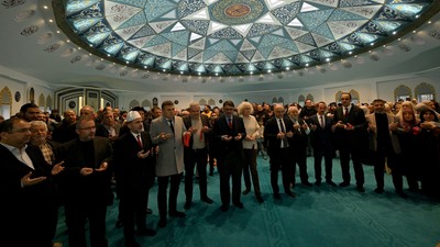 Almanya'da 10 yılda inşa edilen DİTİB Essen Merkez Camii açıldı