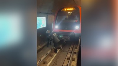 İstanbul'da bir kadın metroda raylara atladı: Güvenliğe 'Ölmek istiyorum' dedi
