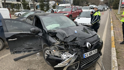 Elazığ'da meydana gelen zincirleme kazada 2 kişi yaralandı