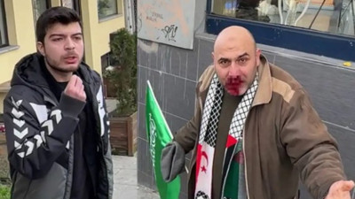 Galata'da Kelime-i Tevhid bayrağı ile gezen İsmail Aydemir'e yumruk atan üniversite öğrencisi Ege Akersoy hakkında karar verildi