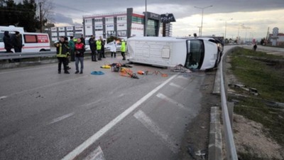 Amasya'da 2 kargo aracının karıştığı kazada ölü ve yaralılar var
