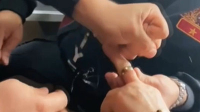 Amasya'da parmağına yüzük sıkışan vatandaşı itfaiye kurtardı