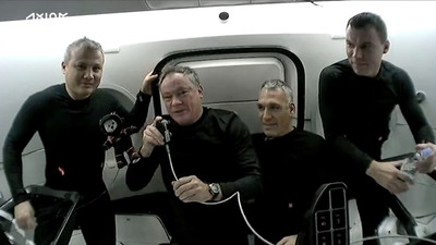 İlk Türk astronot Alper Gezeravcı uzaya giderken yanında ne götürdü? Milleyetçilik uzayda da işledi