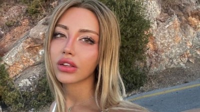 Estetikleriyle gündem olan Mika Can Raun'dan sevgilisiyle romantik poz